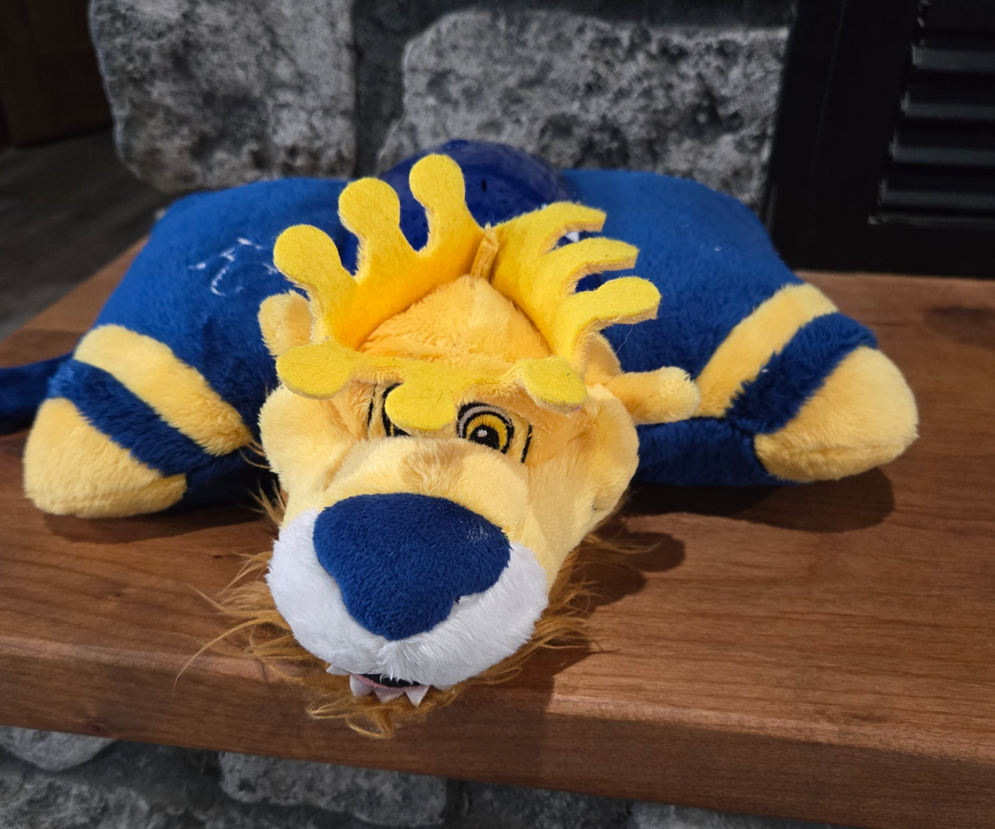 Kansas City Royals Mascot Slugger Lion Pillow Pet Dream Lite  - USED